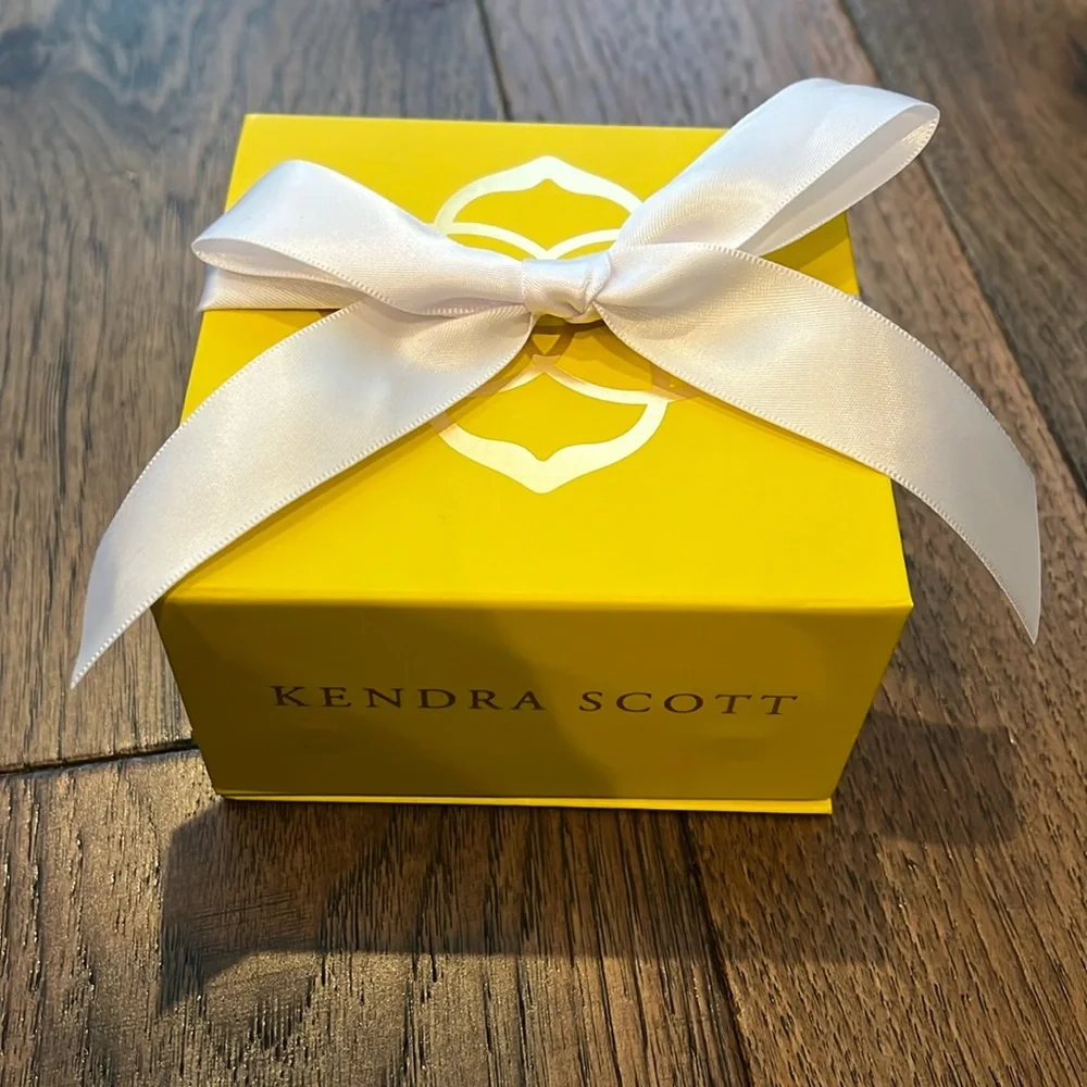 Kendra Scott Betsy Necklace Rose Gold Lilac Mother-of-Pearl NWT- neverworn - Picture 7 of 11